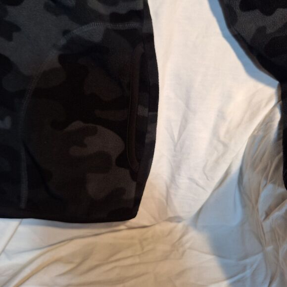 Uniqlo Youth 6 Fleece Camo Full Zip Jacket - Picture 3 of 12